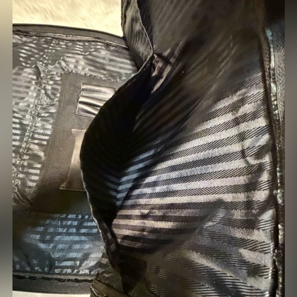 Tumi Vintage Nylon Briefcase with Red Logo Accent - Picture 10 of 14